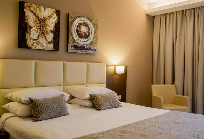 Deluxe Kolmen Hengen Huone, Aar Hotel & Spa Ioannina
