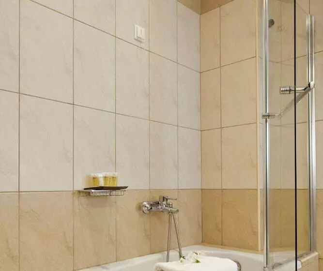 Deluxe Kolmen Hengen Huone, Aar Hotel & Spa Ioannina