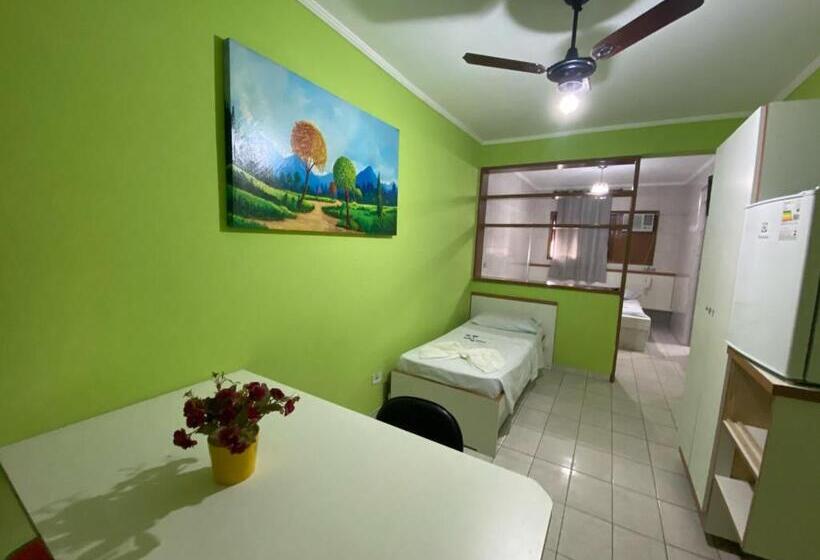 标准三人间, Mar Casado