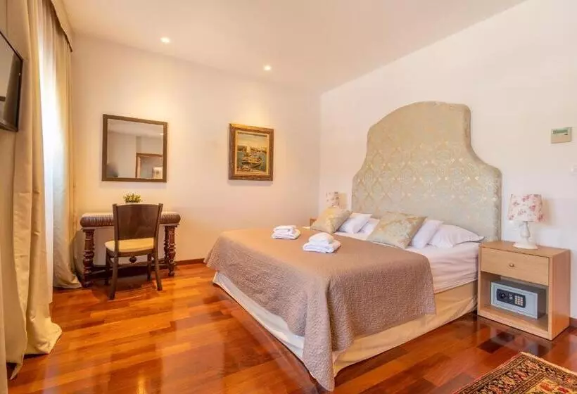 オーシャンビューデラックスルームバルコニー付き, B&b Heritage Villa Apolon