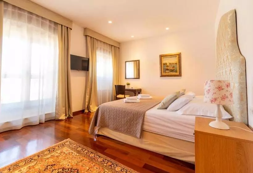 オーシャンビューデラックスルームバルコニー付き, B&b Heritage Villa Apolon