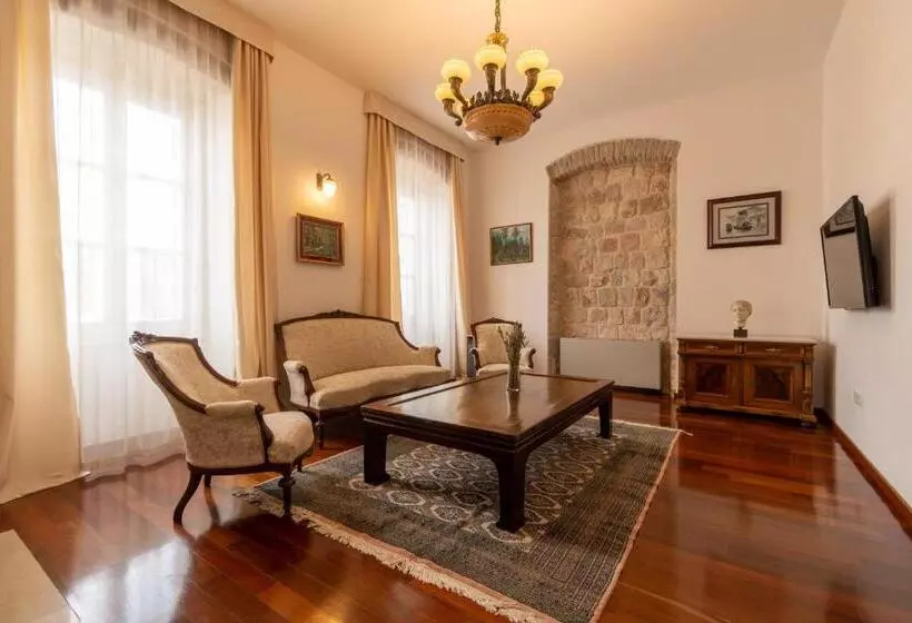 オーシャンビュースイート, B&b Heritage Villa Apolon