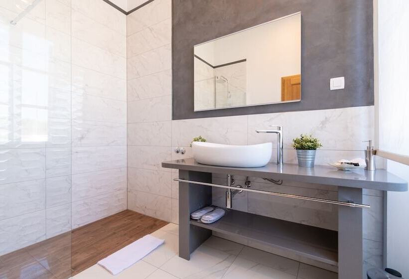 غرفة ديلوكس مطلّة علي البحر مزوَّدة بشُرفة, B&b Heritage Villa Apolon