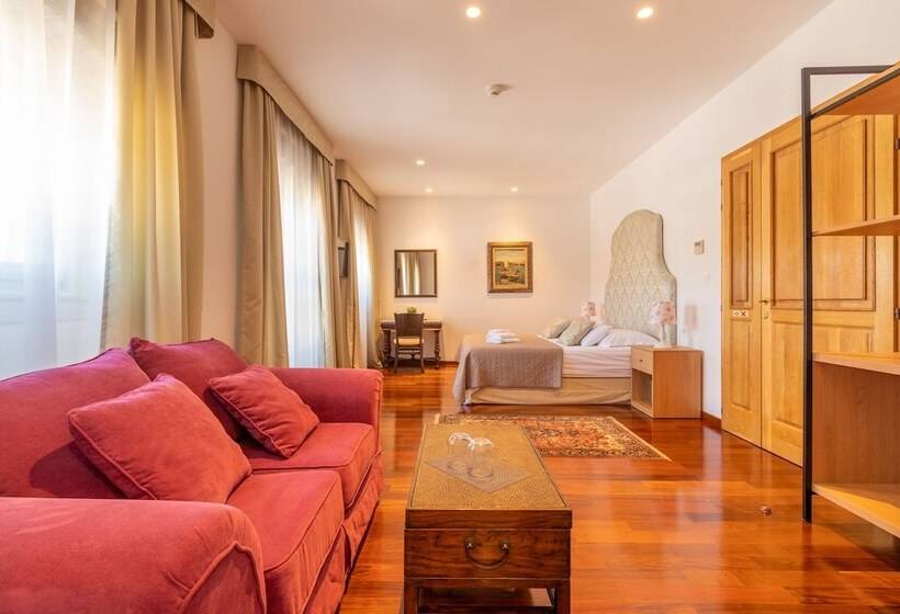 غرفة ديلوكس مطلّة علي البحر مزوَّدة بشُرفة, B&b Heritage Villa Apolon