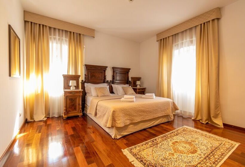 غرفة ديلوكس مطلّة علي البحر مزوَّدة بشُرفة, B&b Heritage Villa Apolon