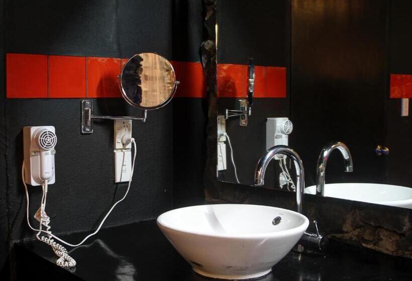 Lakosztály, Stevensons At Manase