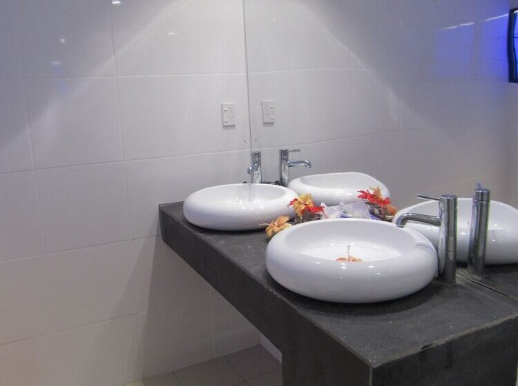 Egyszobás Villa, Stevensons At Manase