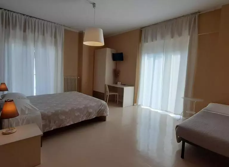 اتاق استاندارد سه نفره, B&b Cameracaffe Centro