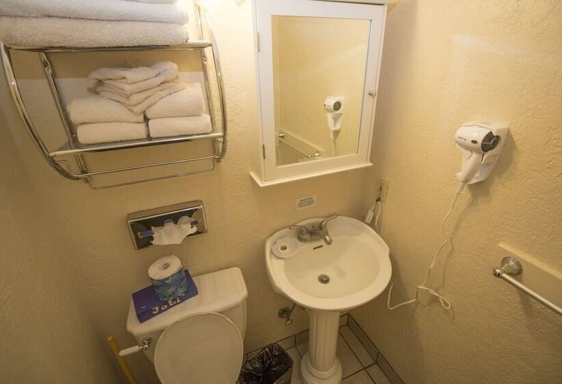 جناح, Capitola Venetian Vacation Rentals