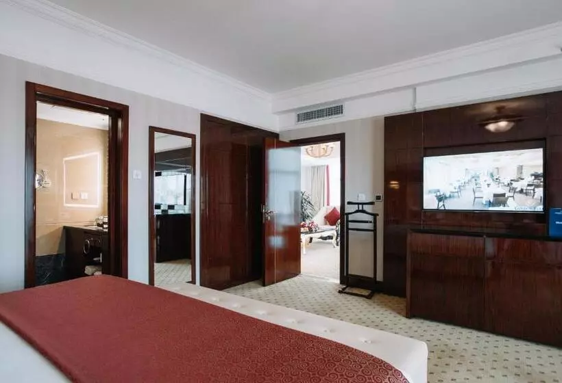 キングサイズベッドのスイートルーム, Golden Tulip Addis Ababa