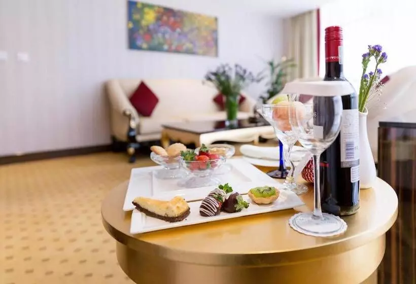 キングサイズベッドのスイートルーム, Golden Tulip Addis Ababa