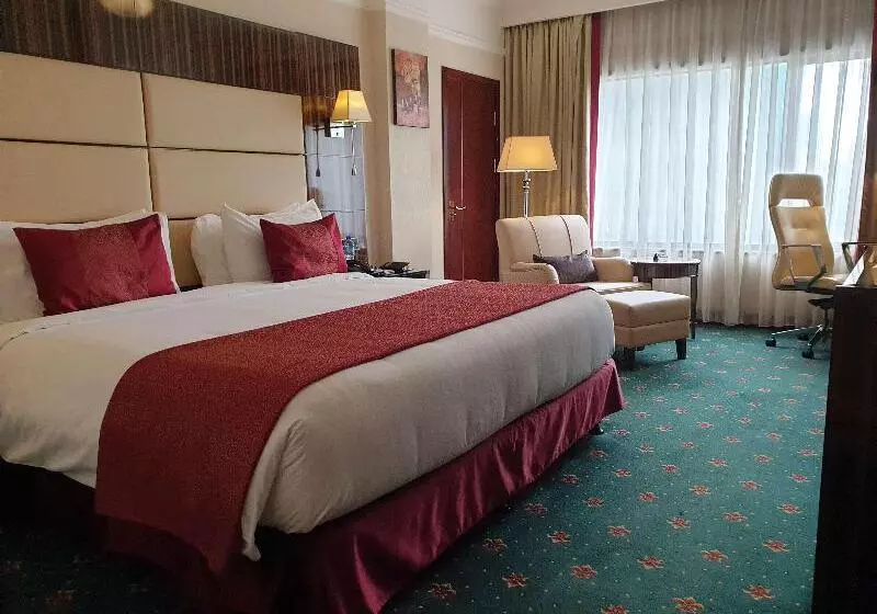 キングサイズベッドのデラックスルーム, Golden Tulip Addis Ababa