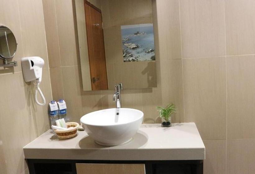 חדר דלוקס מיטת קווין, Golden Tulip Essential Belitung