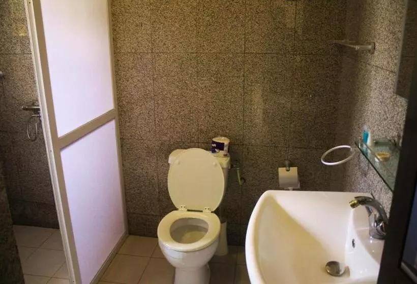 سوییت با چشم‌انداز باغ, Residence Madiba
