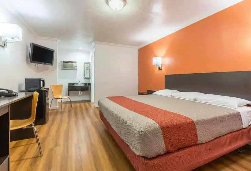 キングサイズベッドのスタンダードルーム, Motel 6tremonton, Ut