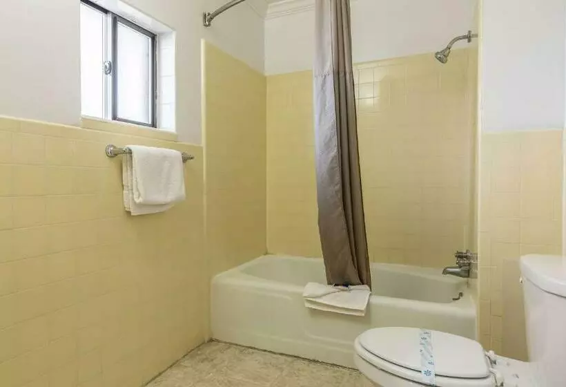 キングサイズベッドのスタンダードルーム, Motel 6tremonton, Ut