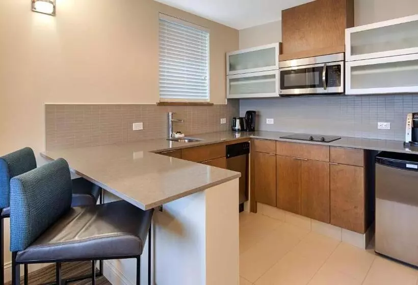 سوییت, Best Western Plus Sawridge Suites