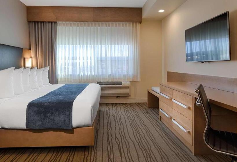 身障者適用キングサイズベッドルーム, Best Western Plus Sawridge Suites