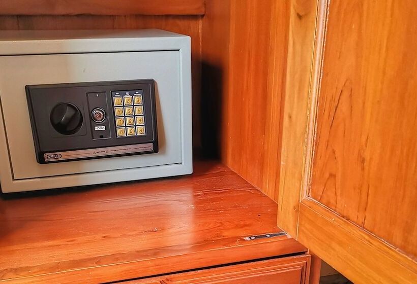 サイドオーシャンビューエコノミールーム, Orange And Co