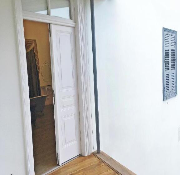 سوییت, Lokàl Boutique