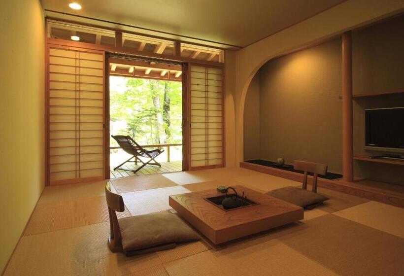 חדר סופריור, Mozumo