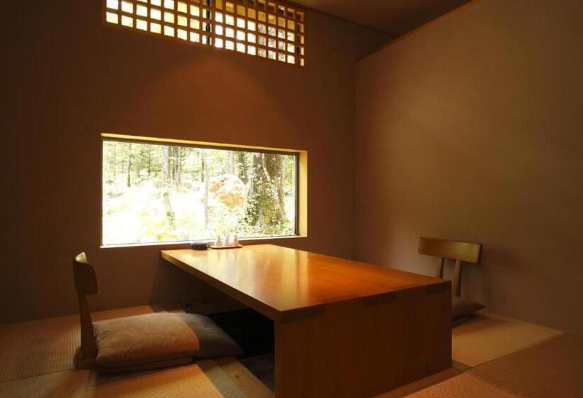 חדר סטנדרט, Mozumo