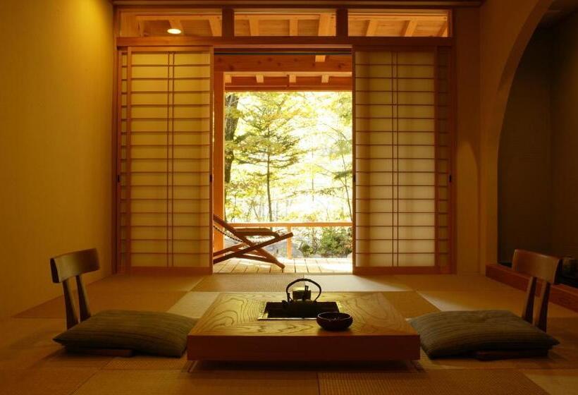 חדר סופריור, Mozumo