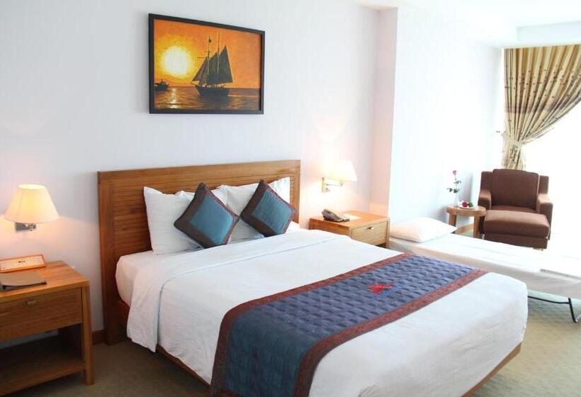 اتاق لوکس با چشمانداز دریا, Petro