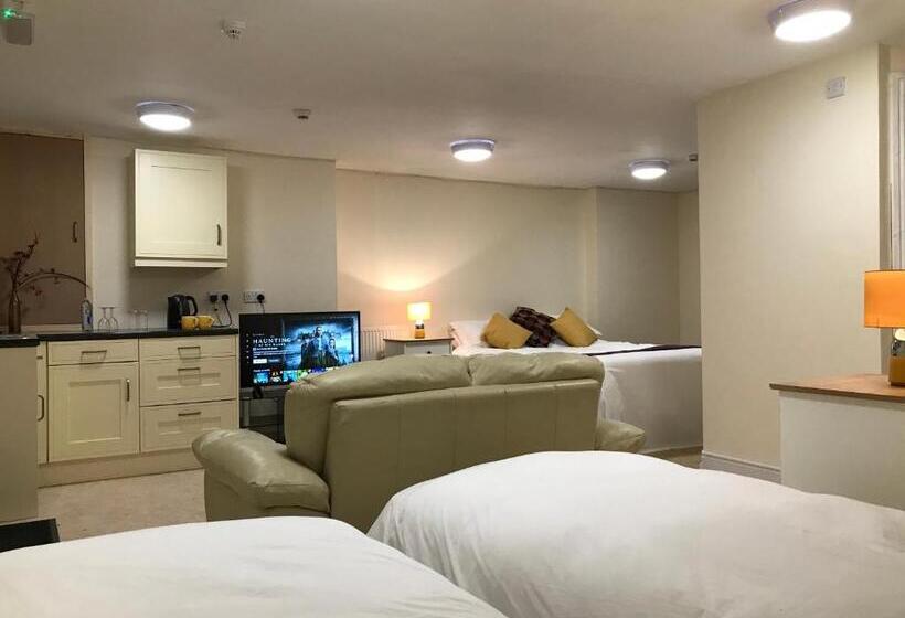 חדר סטנדרט לארבעה, The Castle