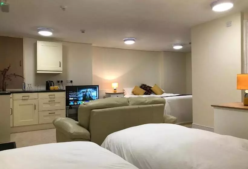 スタンダード4人部屋, The Castle
