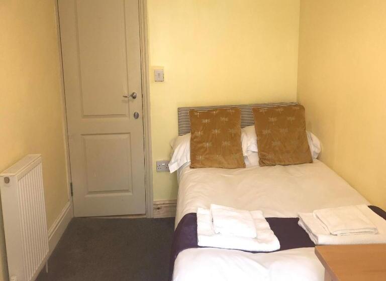 חדר בסיסי, The Castle