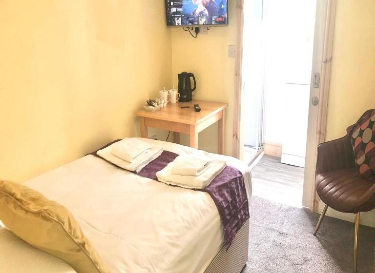 חדר בסיסי, The Castle