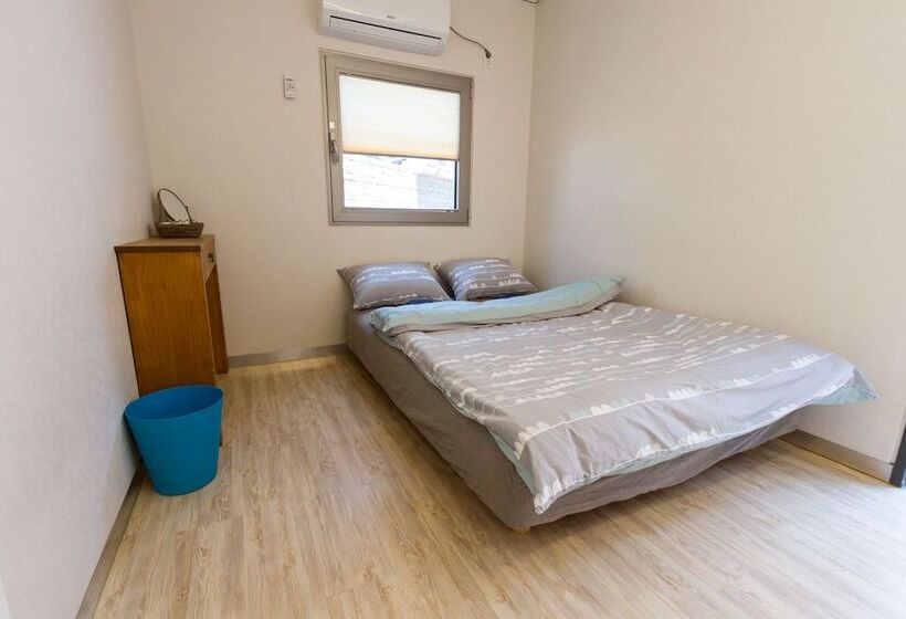 Номер Стандарт, Inside Busan Hostel