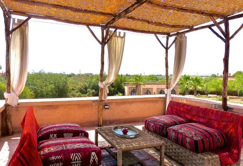 اتاق لوکس با تخت بزرگ, Le Cazar