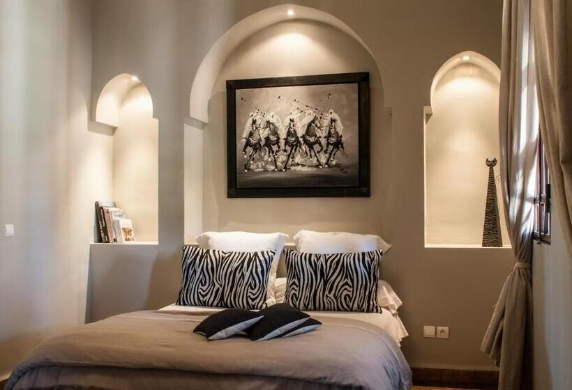 اتاق استاندارد با چشم‌انداز استخر, Le Cazar