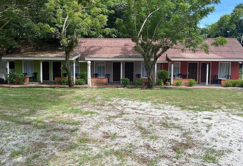 Номер Стандарт Трехместный, Corrie Chalet, Pantai Cenang Langkawi