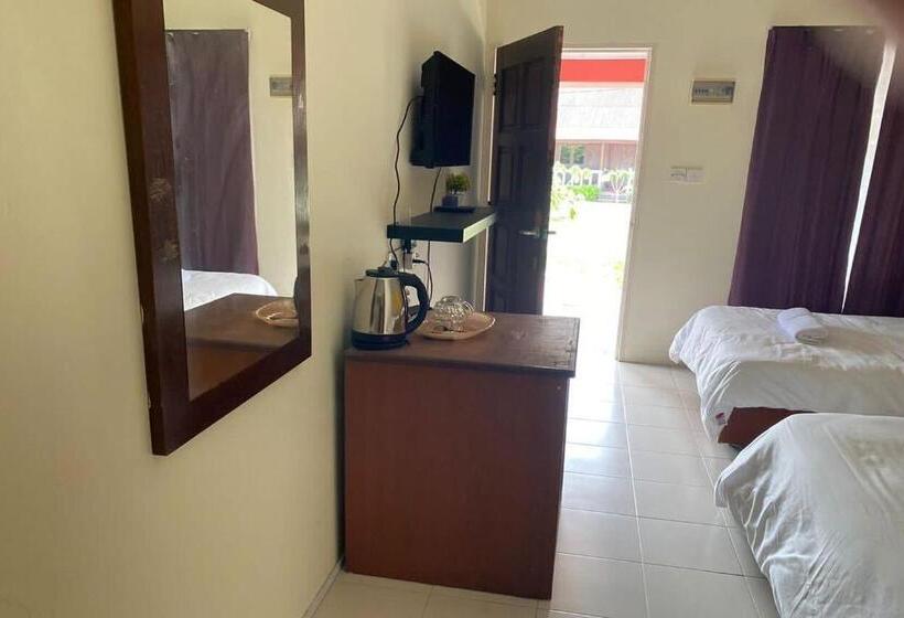 Номер Стандарт Трехместный, Corrie Chalet, Pantai Cenang Langkawi