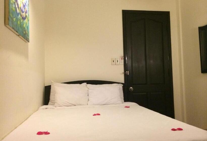 اتاق استاندارد, Ruby Bistro