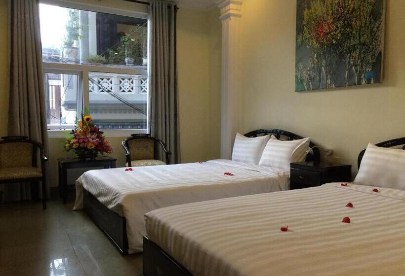 اتاق لوکس, Ruby Bistro