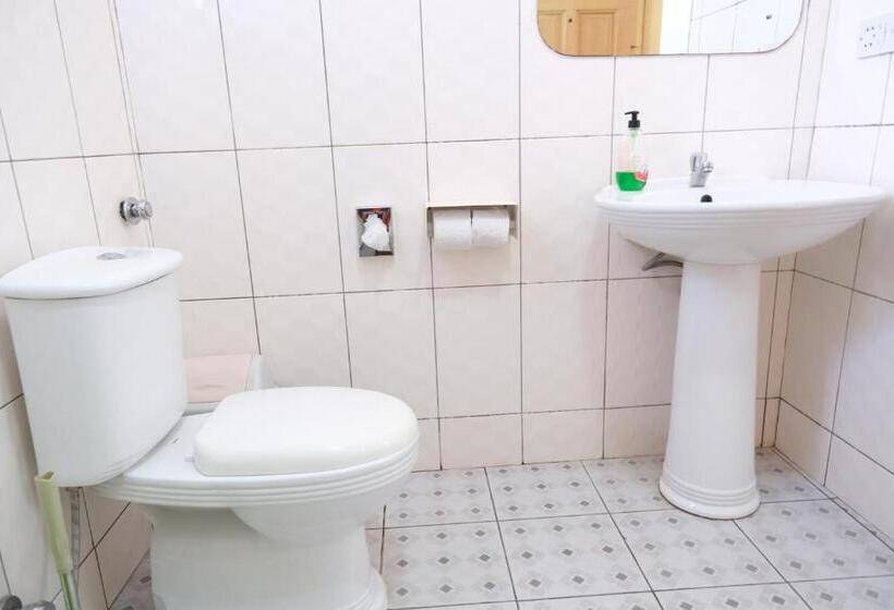 اتاق اجرایی, Asantewaa Premier