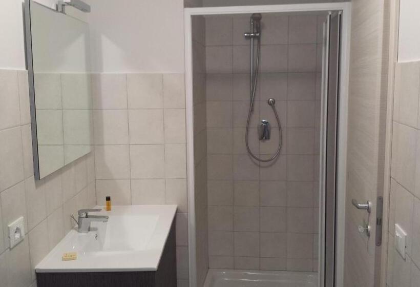 חדר סטנדרט לשלושה, Beda Ragusa