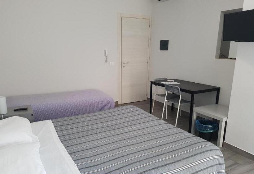 חדר סטנדרט לשלושה, Beda Ragusa