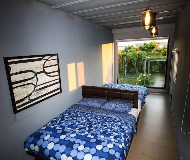 اتاق استاندارد چهار تخته, Cape 42 Hotel Ill