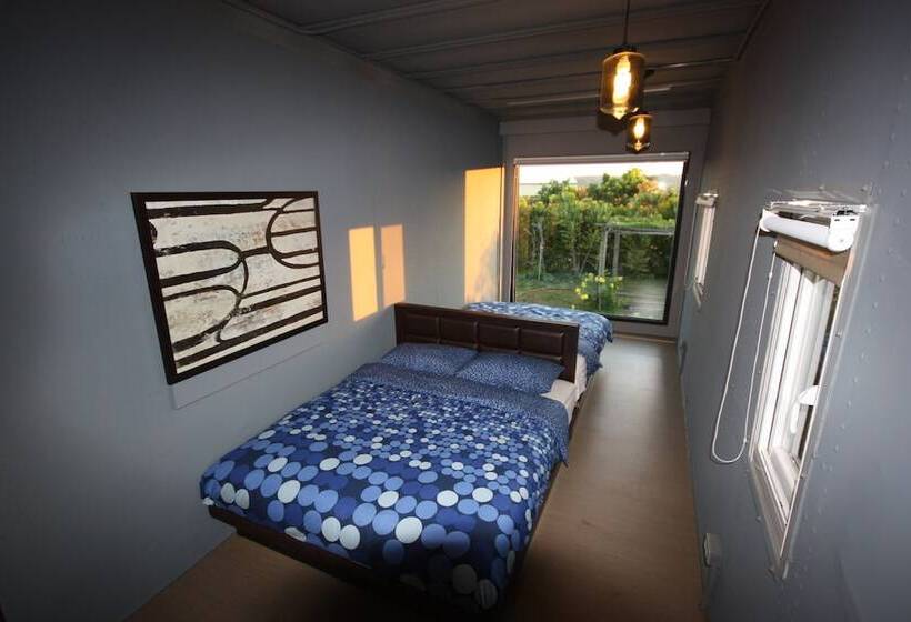 اتاق استاندارد چهار تخته, Cape 42 Hotel Ill