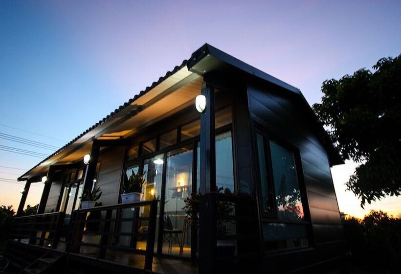 اتاق استاندارد چهار تخته, Cape 42 Hotel Ill