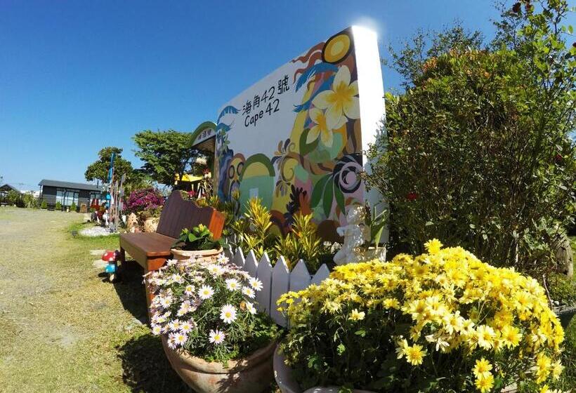 اتاق استاندارد چهار تخته, Cape 42 Hotel Ill