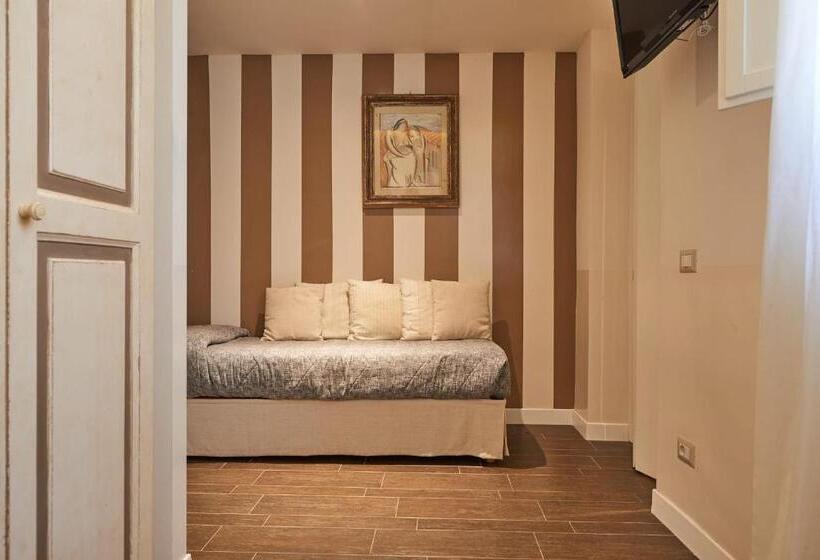 اتاق کلاسیک سه تخته, B&b Le Stanze Del Duomo