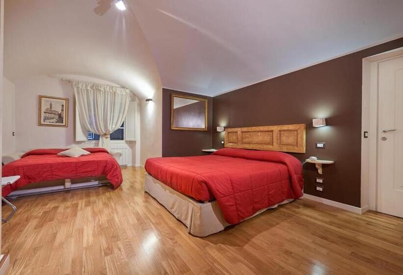 اتاق خانوادگی, B&b Le Stanze Del Duomo