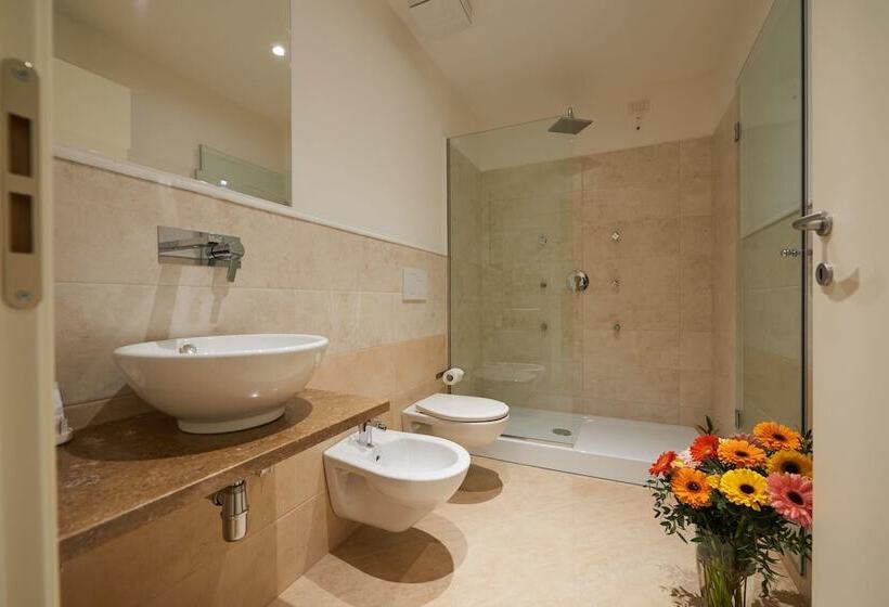 اتاق کلاسیک سه تخته, B&b Le Stanze Del Duomo