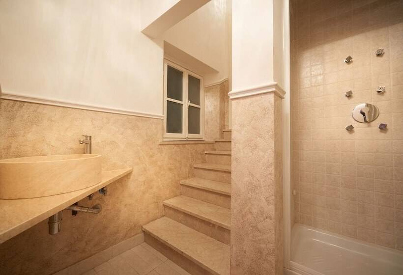 اتاق کلاسیک سه تخته, B&b Le Stanze Del Duomo